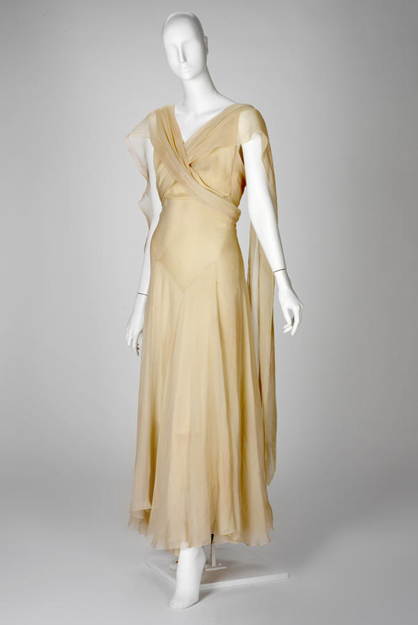 Madeleine Vionnet, abito da sera, 1932. <br>Immagine di pubblico dominio.